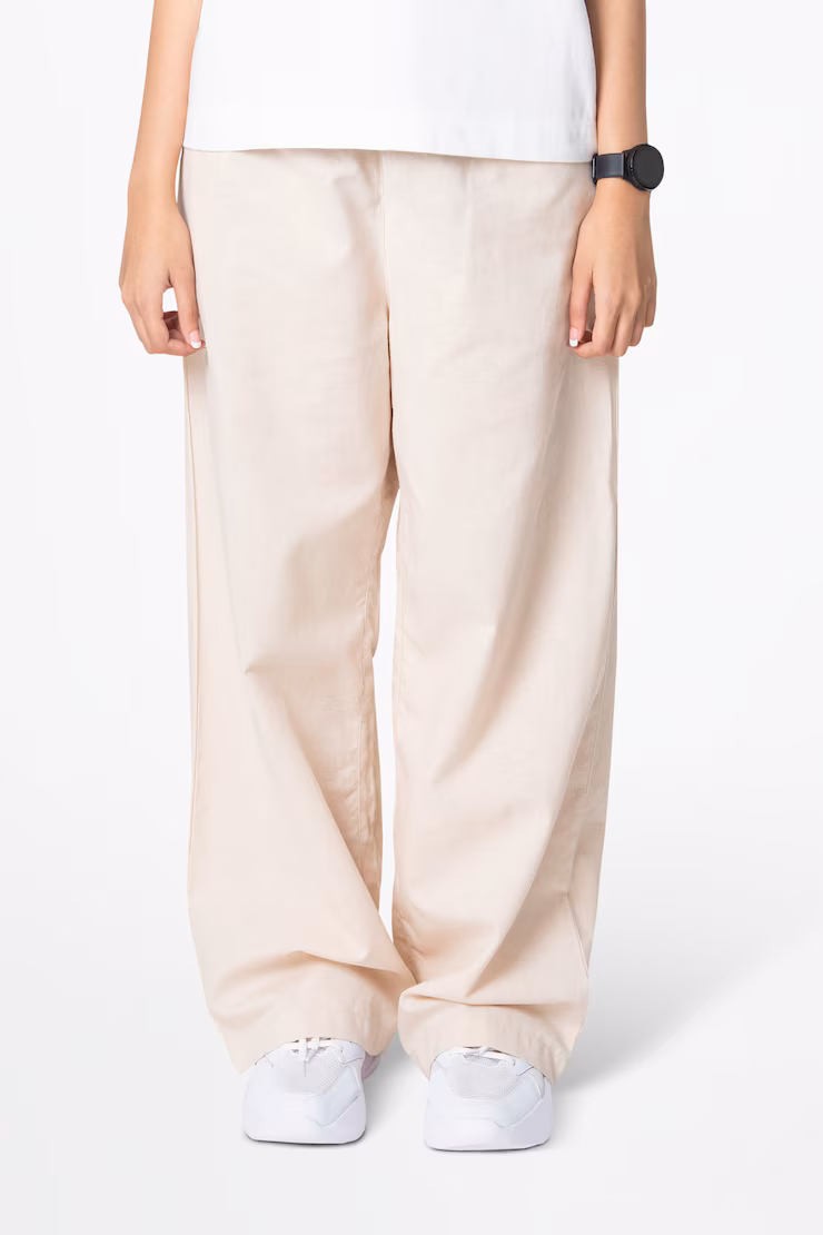 beige-loose-pants-white-tee-women-s-fashion-closeup_53876-102147